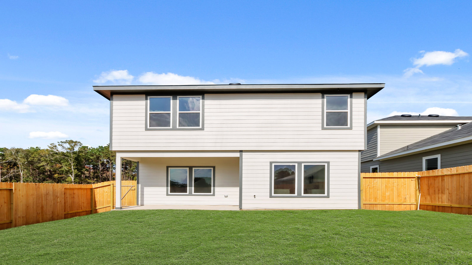 covered patio with overhead lighting