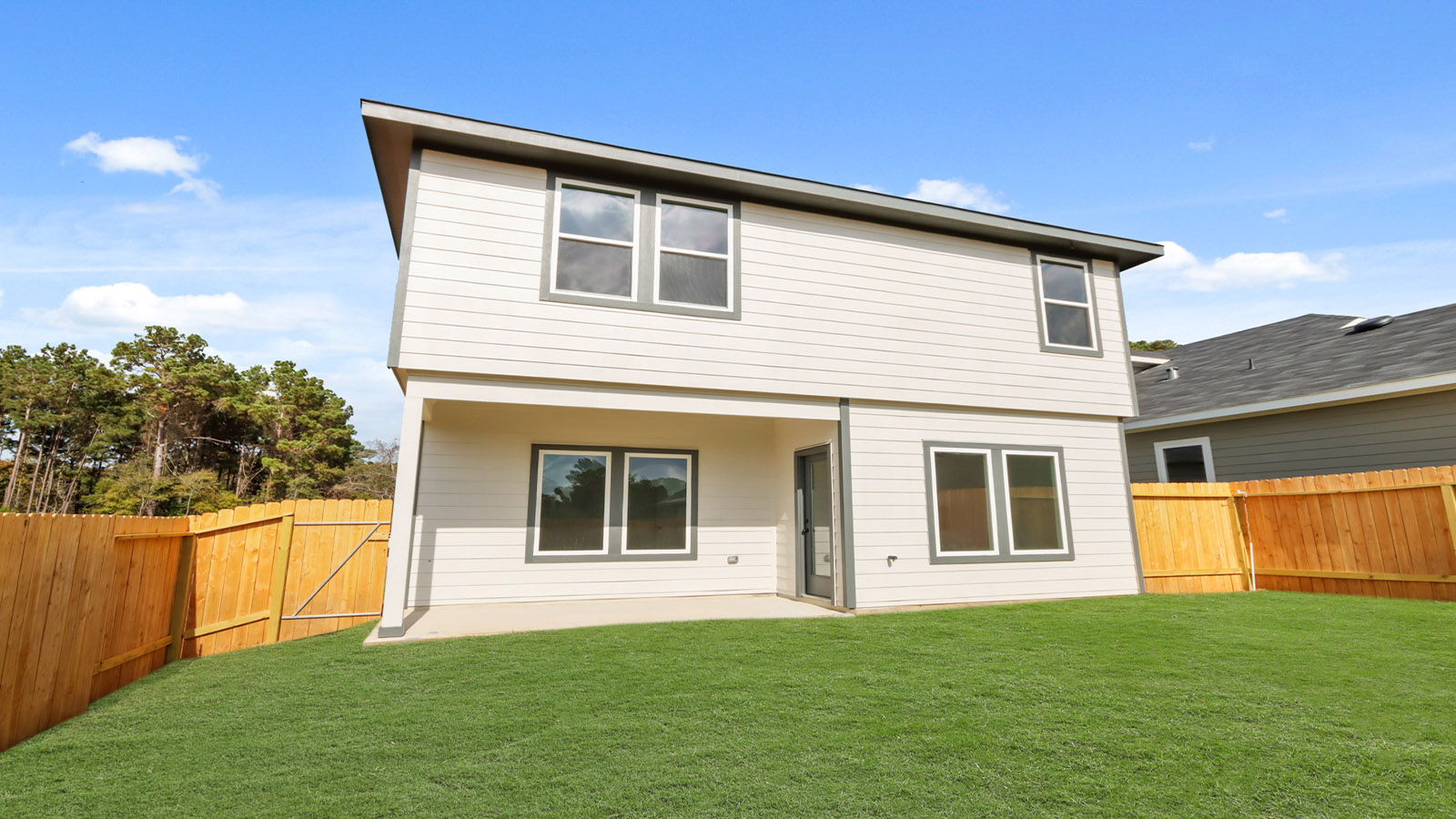 covered patio with overhead lighting