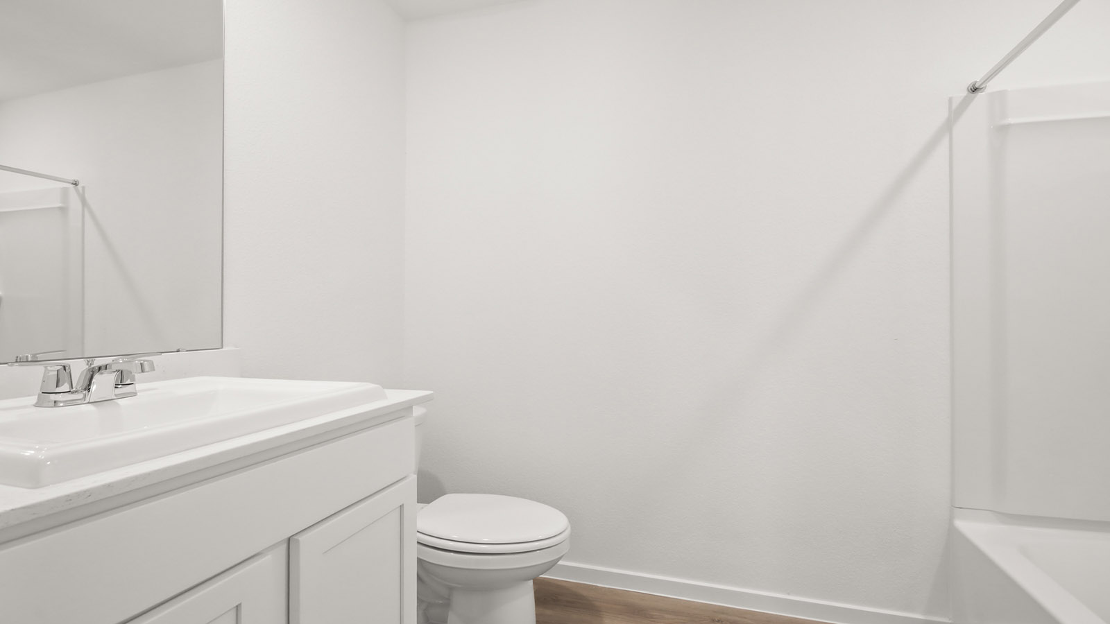 secondary bathroom with tub/shower combo