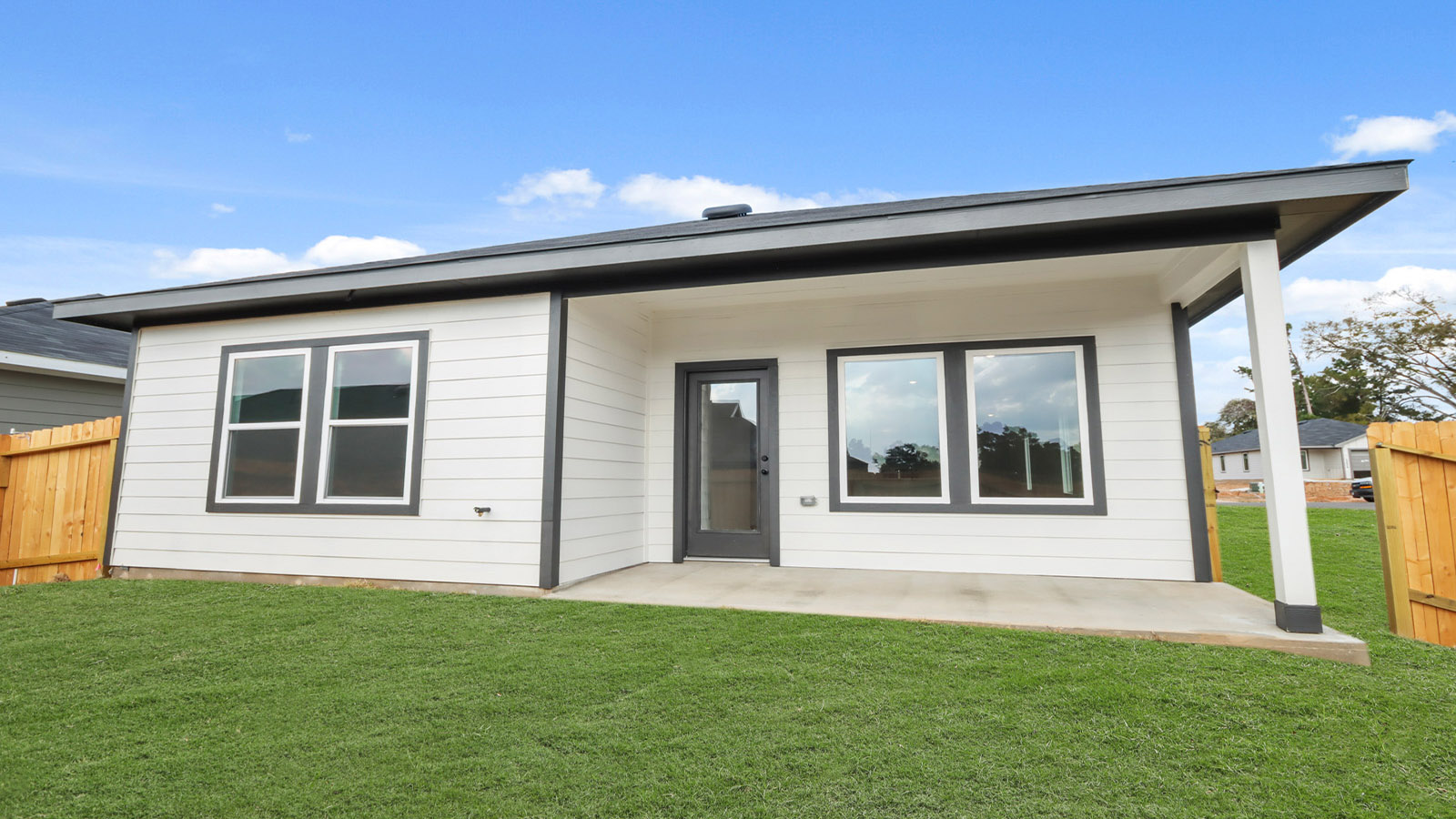 covered patio with overhead lighting