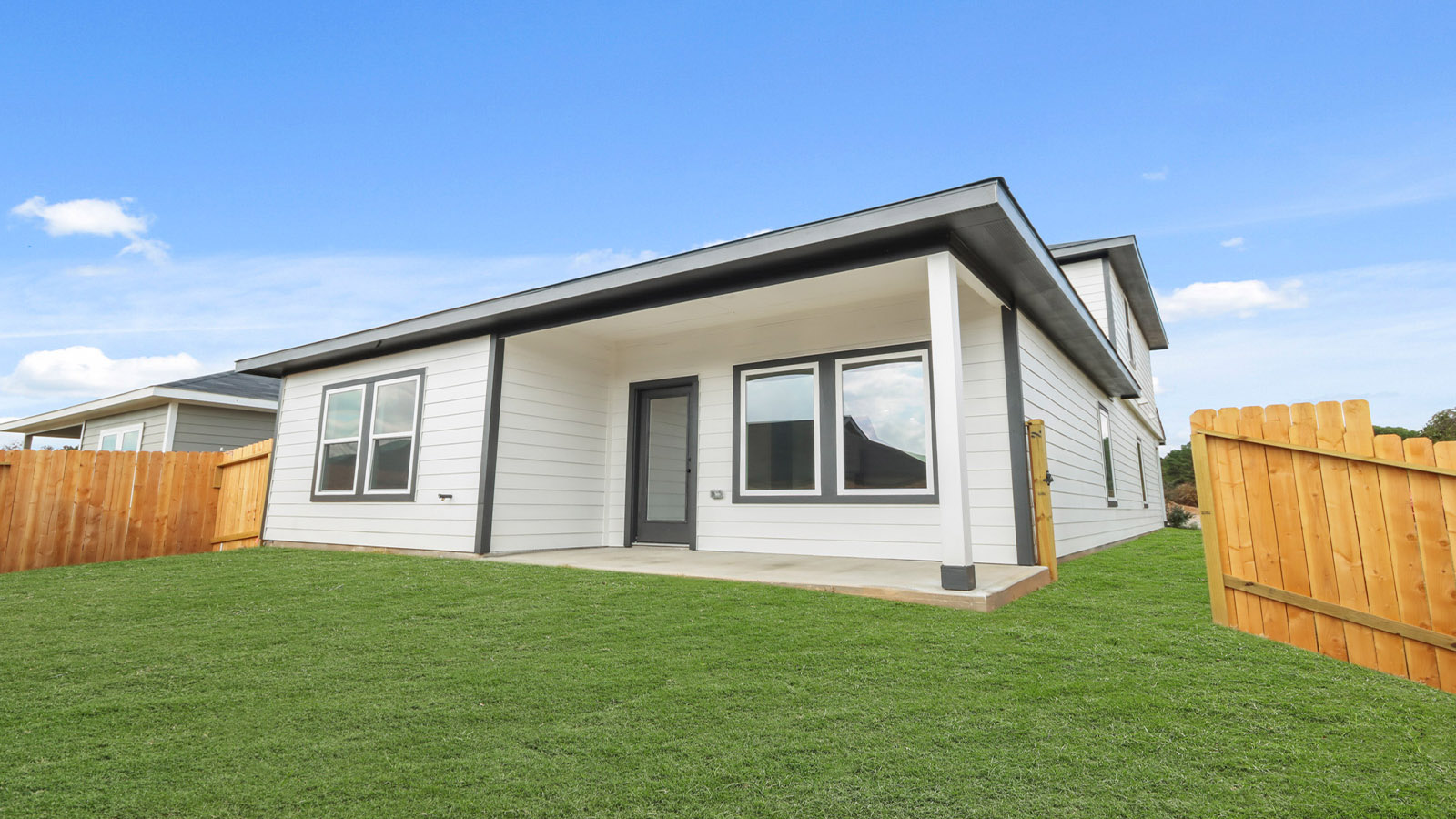 covered patio with overhead lighting