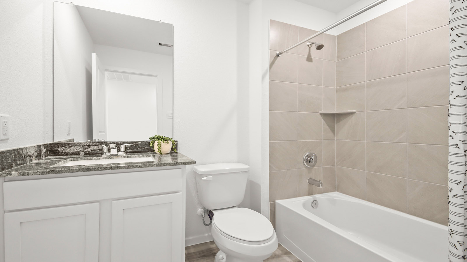 Secondary bathroom with tub/shower combo