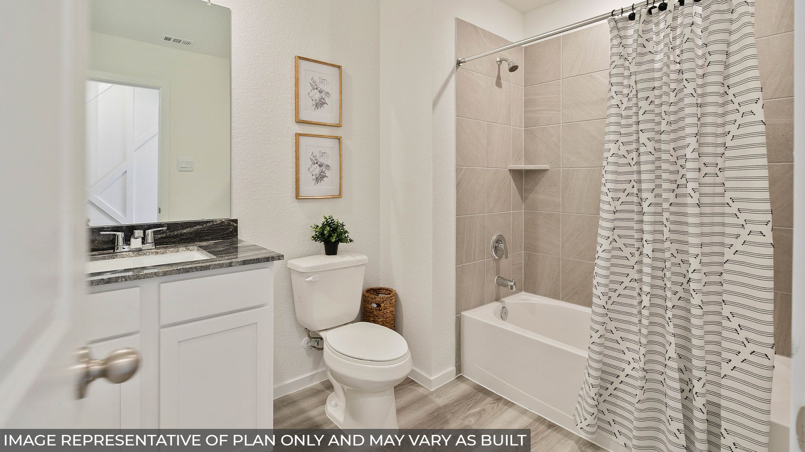 Secondary bathroom with shower/tub combo