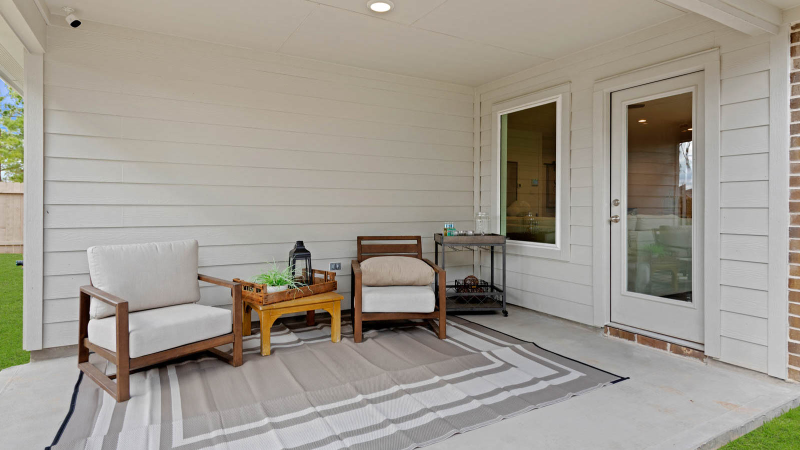 covered patio with overhead lighting