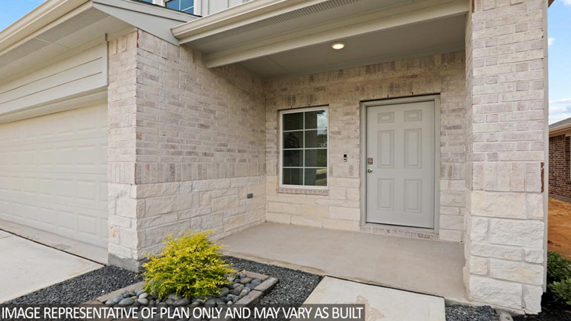 Entryway with overhead light.