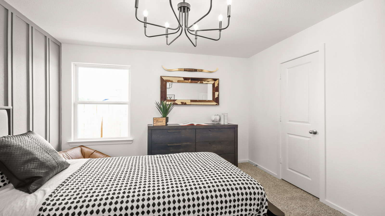 Secondary bedroom with carpet flooring
