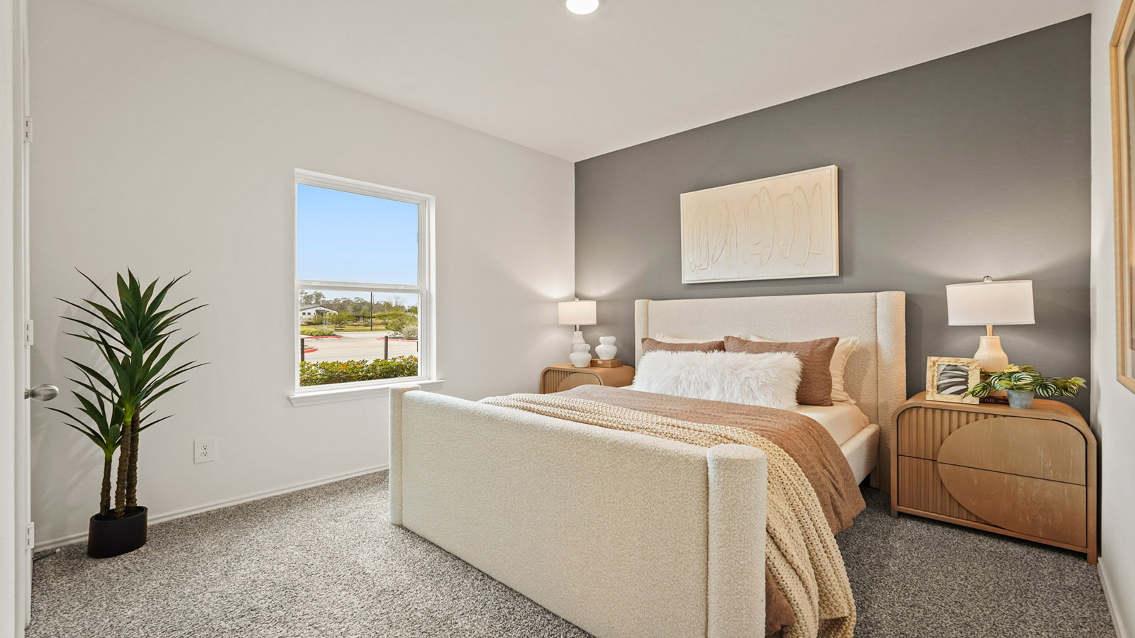 secondary bedroom with carpet flooring