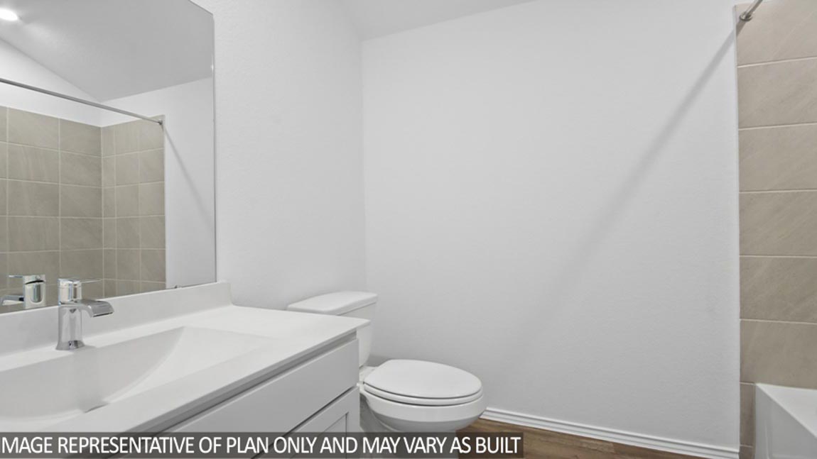 Secondary bathroom with tub/shower combo