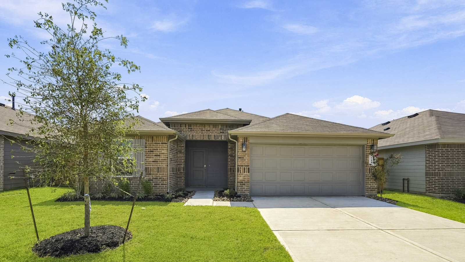 one story home with 2 car garage