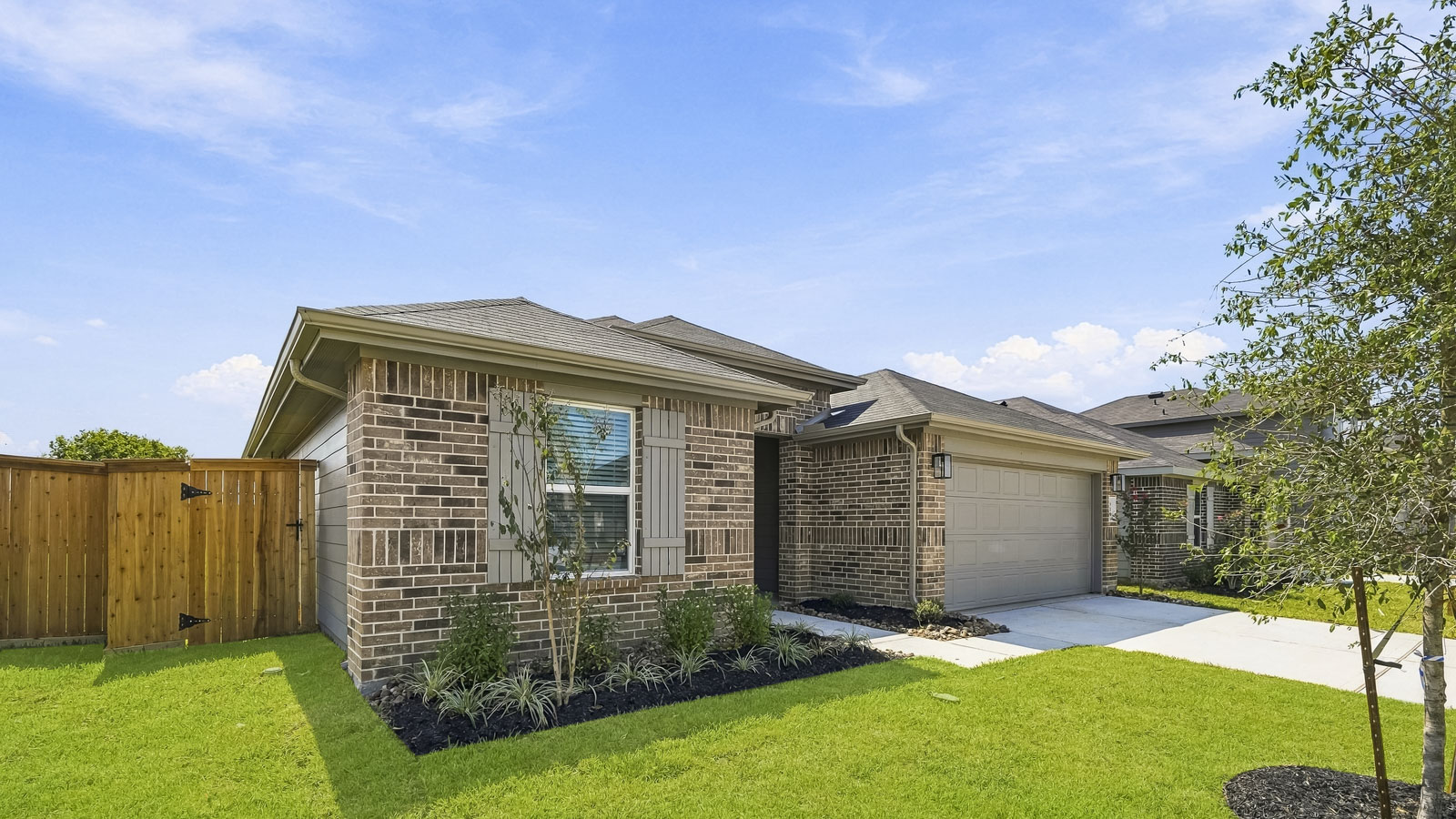 one story home with 2 car garage