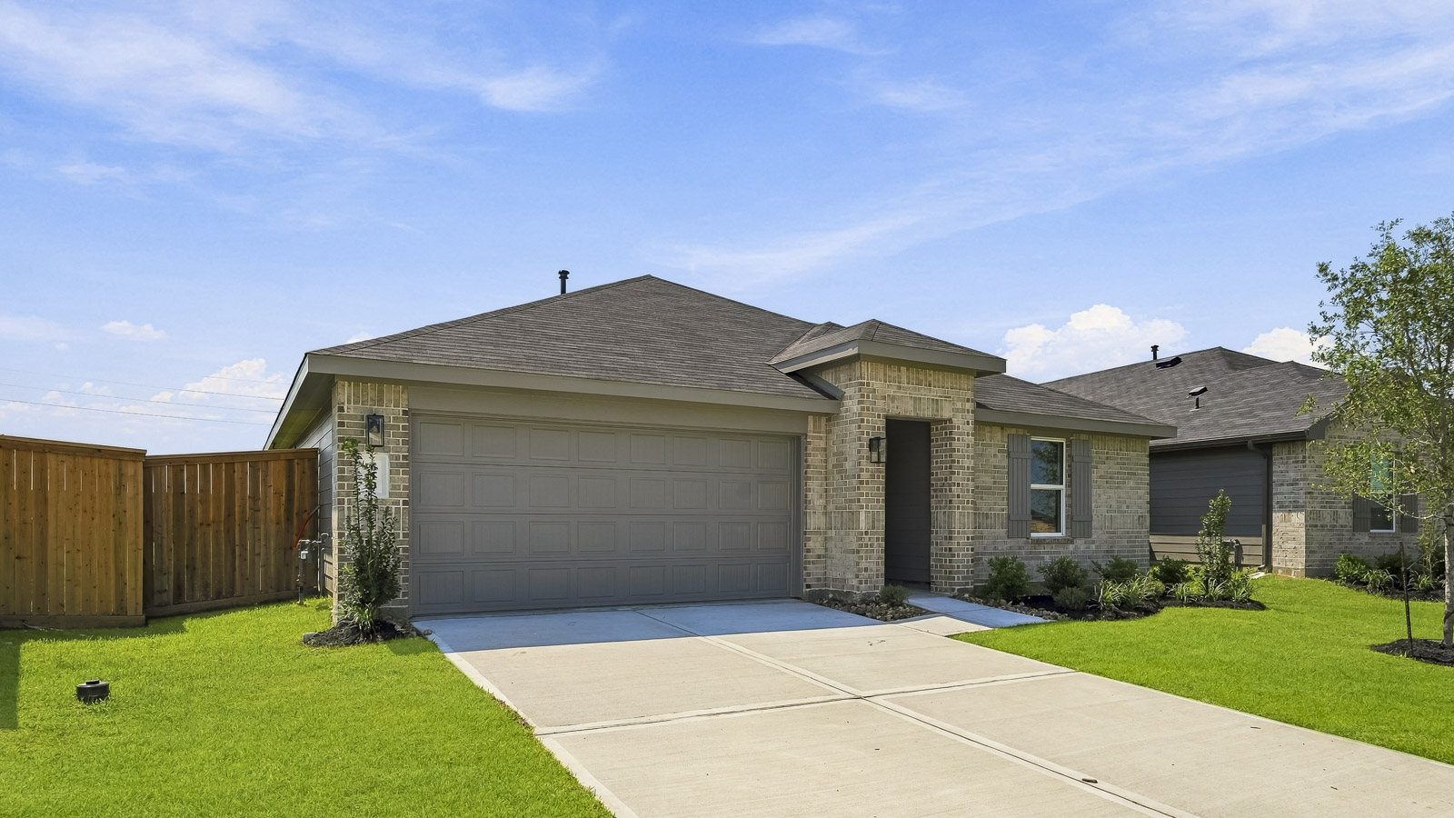 one story home with 2 car garage
