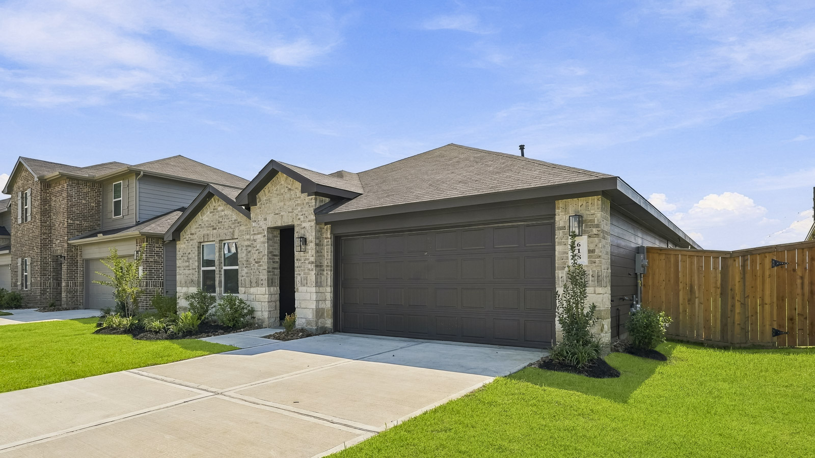 one story home with 2 car garage