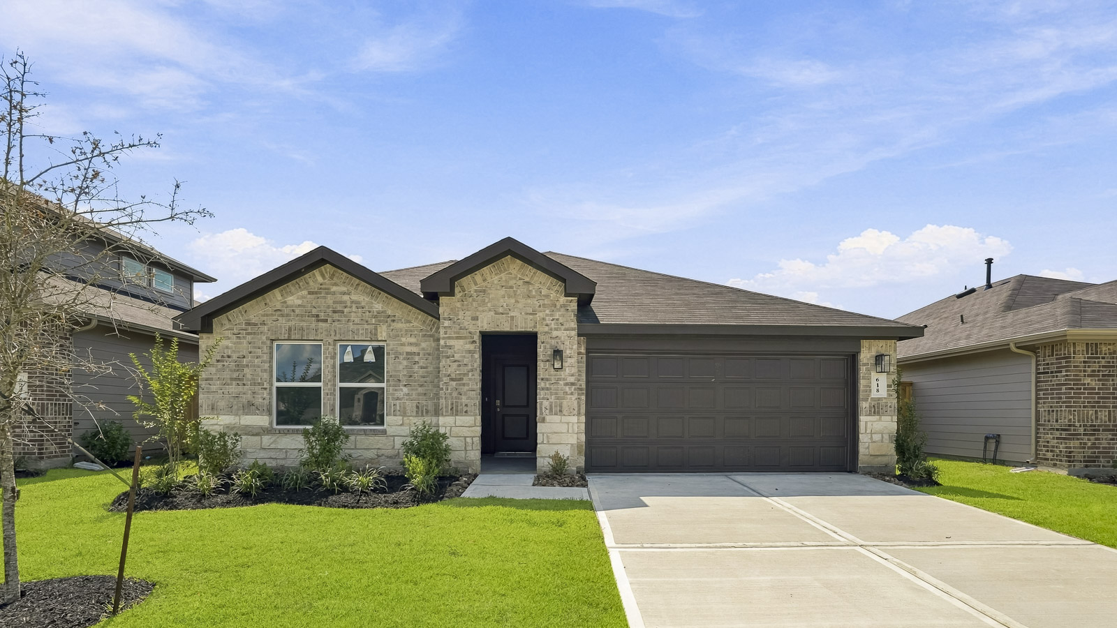 618 Meadowknoll Drive exterior