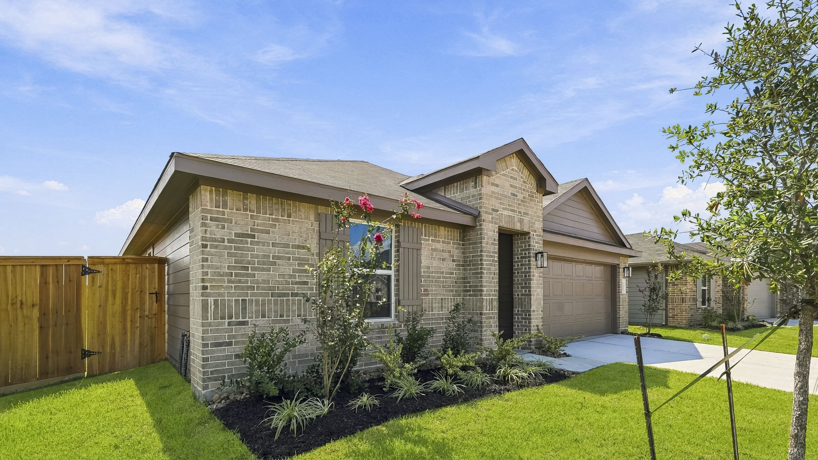 one story home with 2 car garage