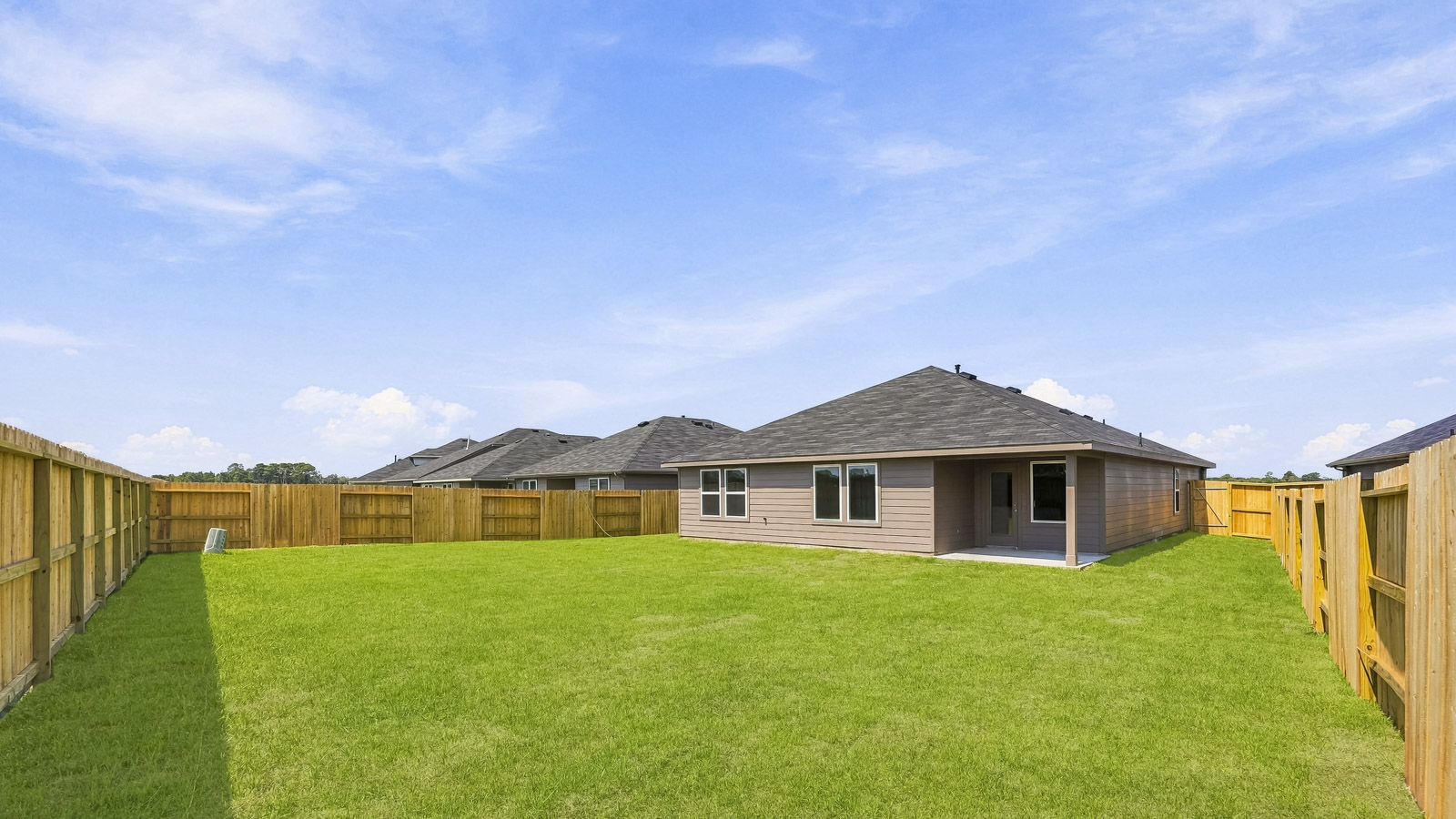 covered patio with overhead lighting