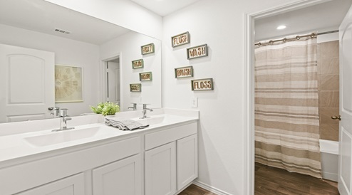Secondary bathroom with tub/shower combo