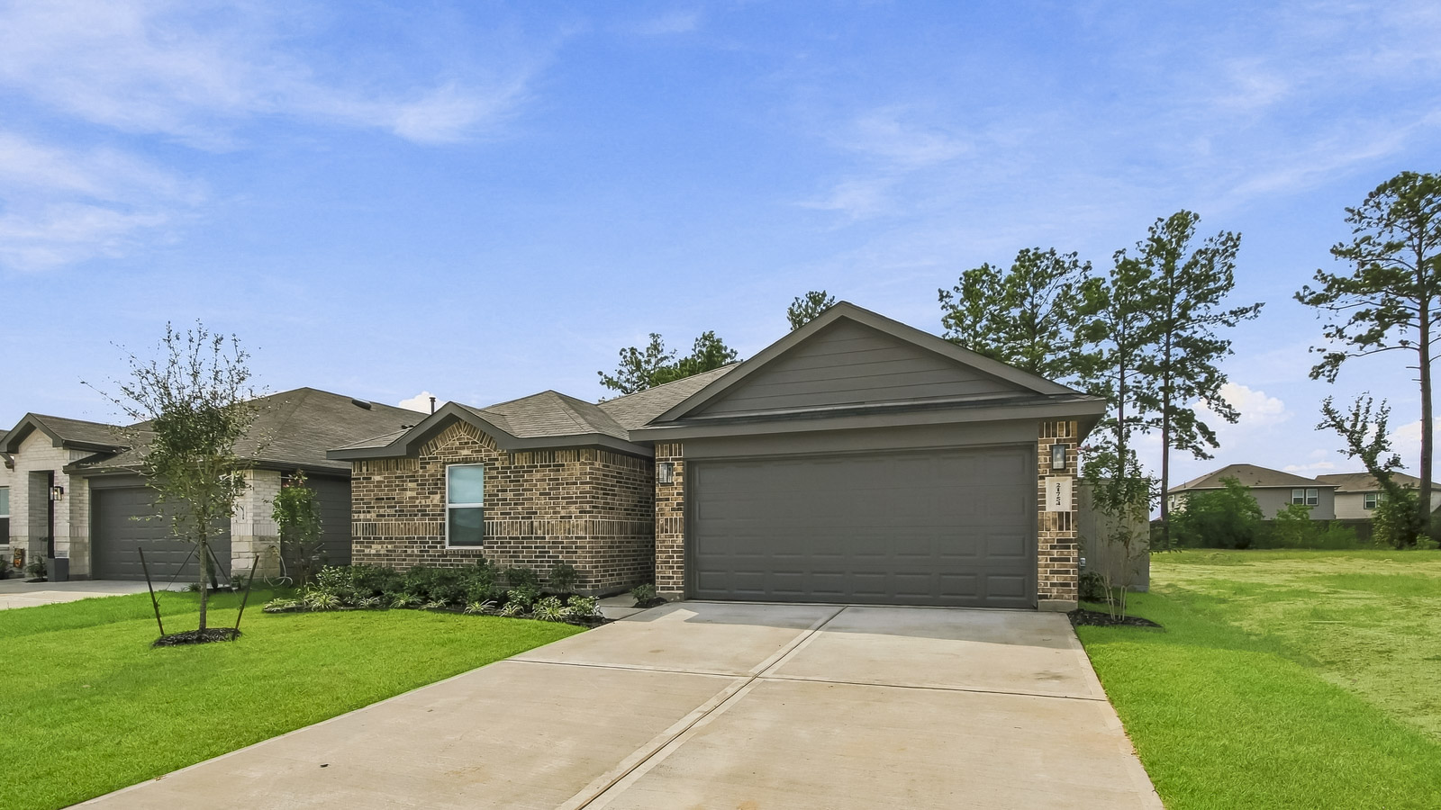 one story home with 2 car garage