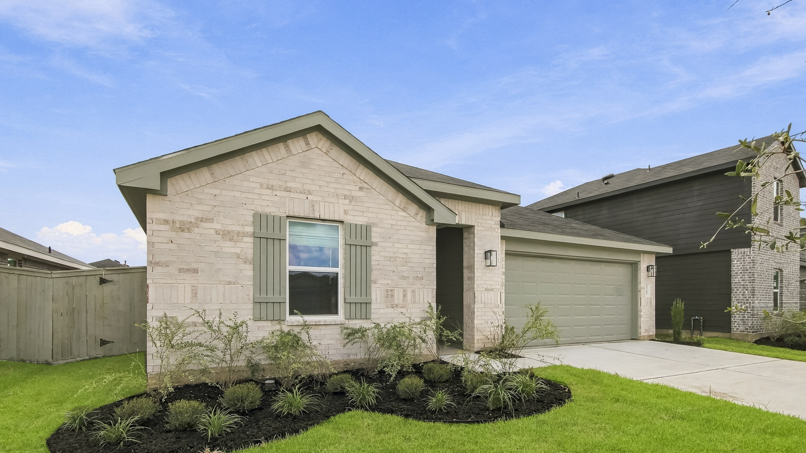 one story home with 2 car garage