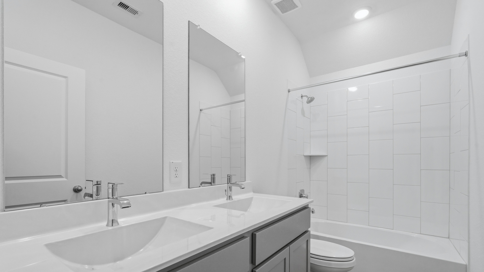 Secondary bathroom with double sinks