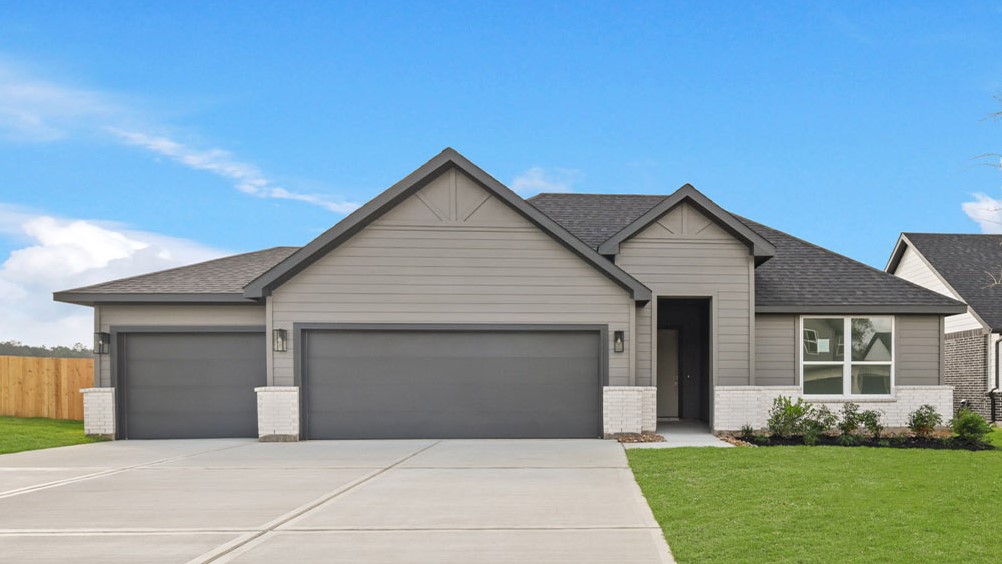 Available Home in Silverthorne Conroe TX D R Horton