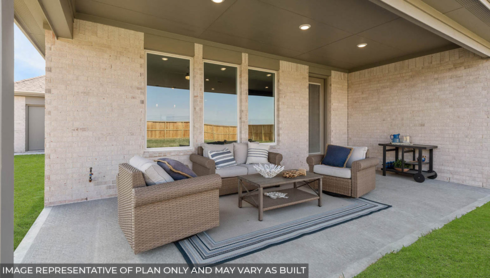 covered patio with overhead lighting