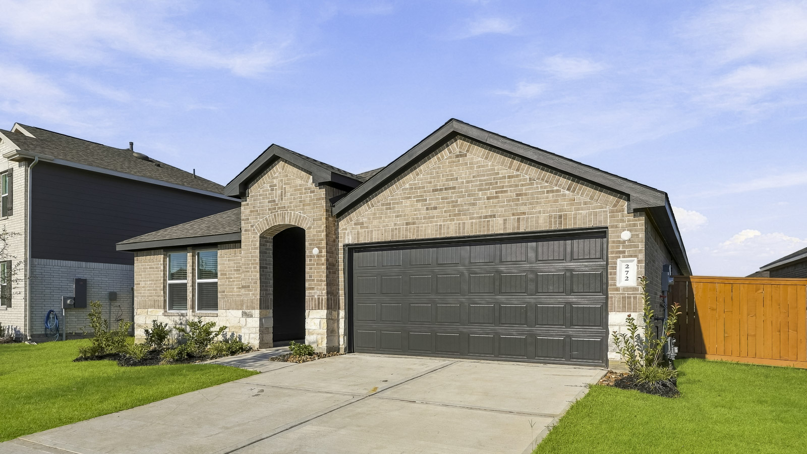 one story home with 2 car garage