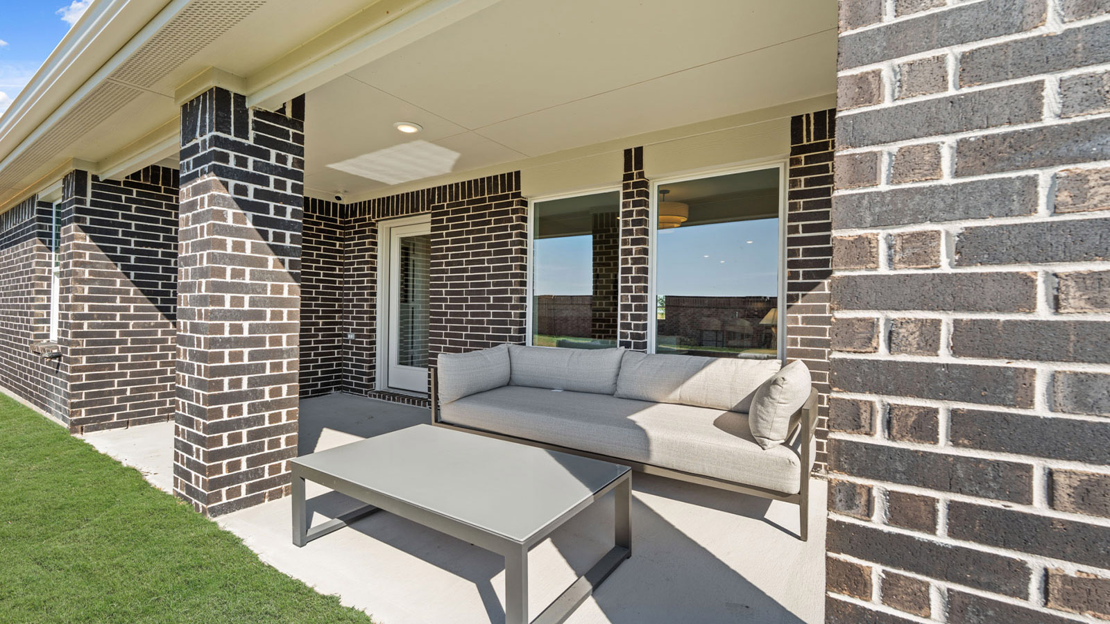 covered patio with overhead lighting