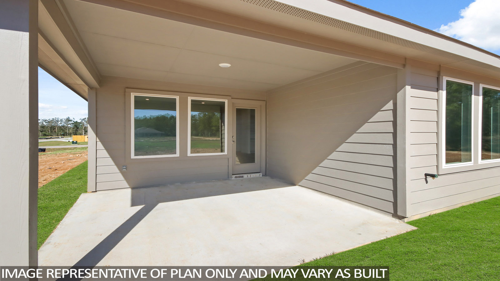 Spacious backyard with back patio and overhead light.