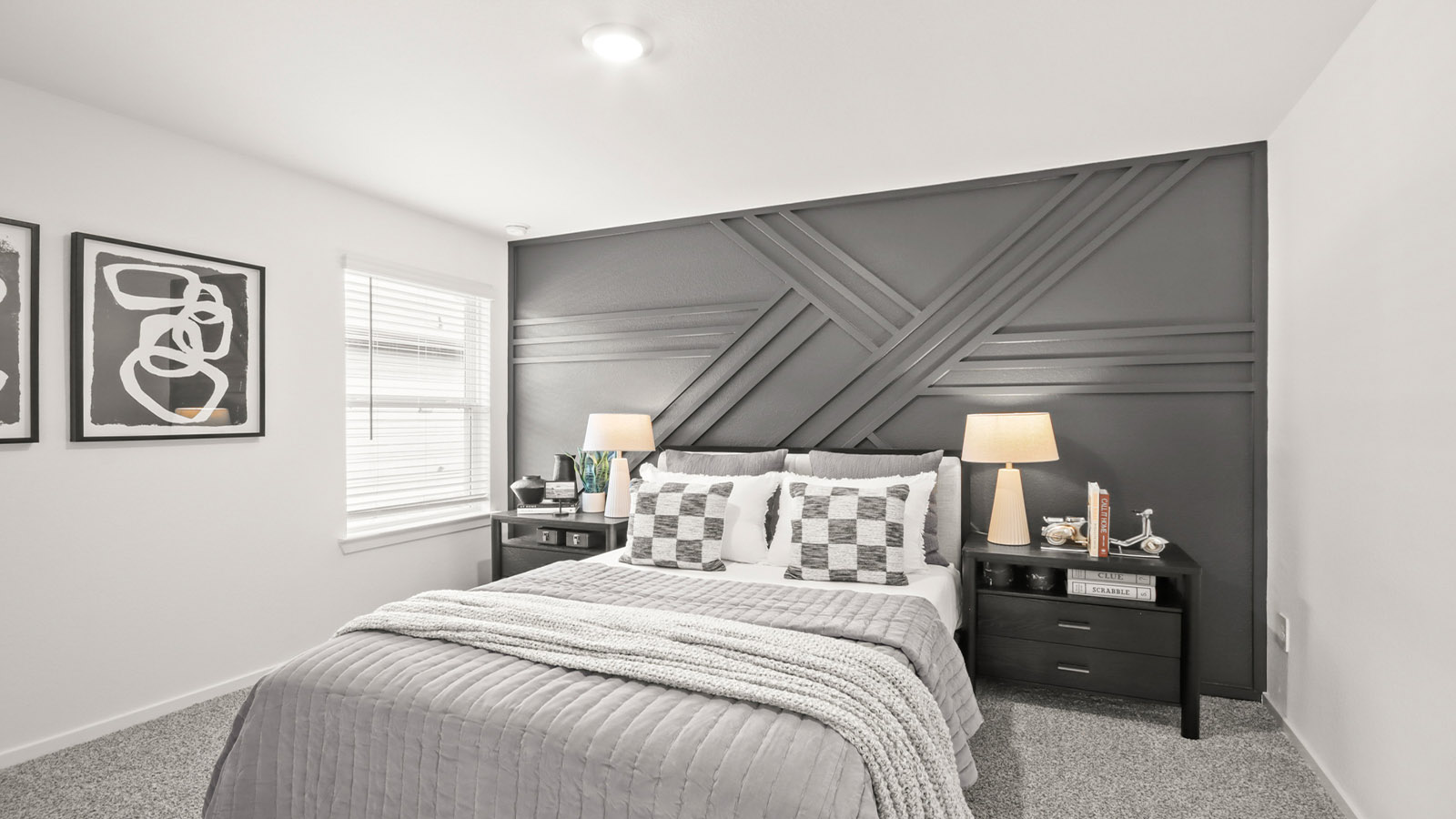 secondary bedroom with carpet flooring