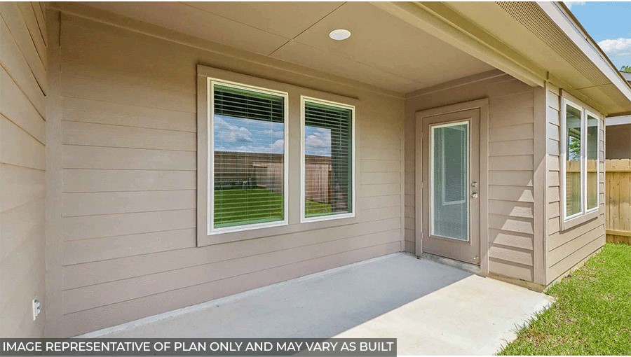 covered patio with overhead lighting