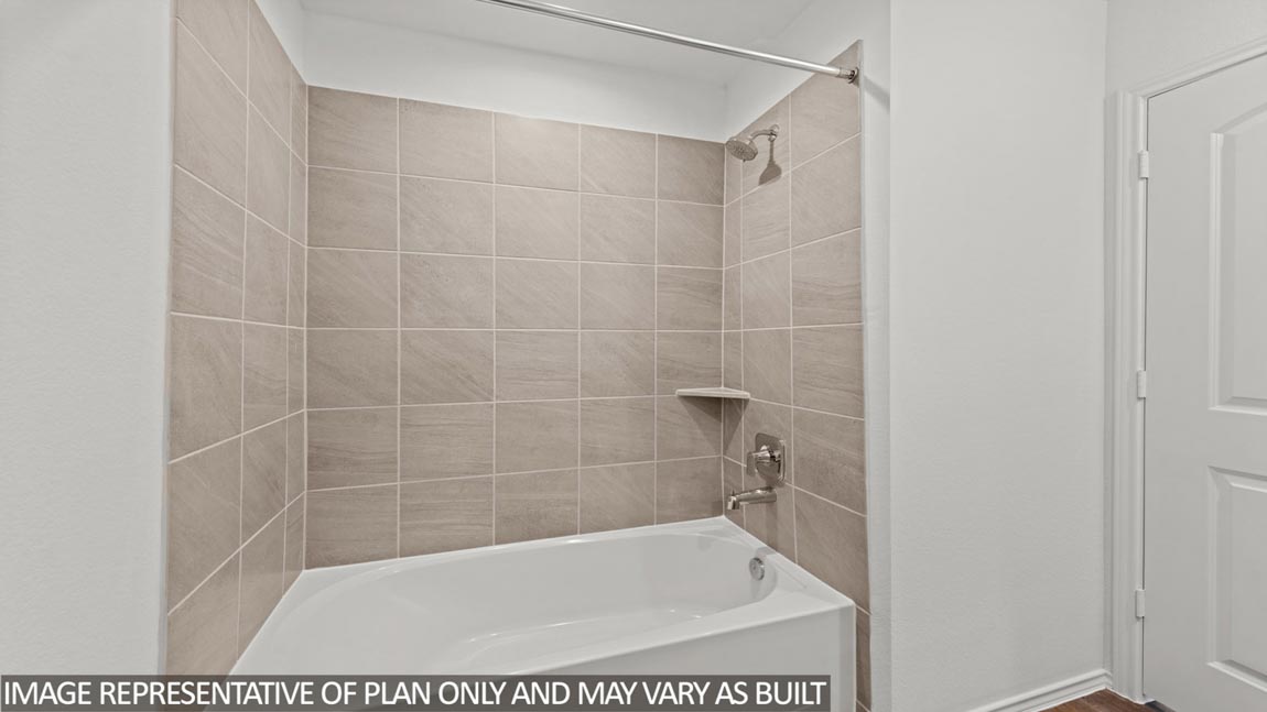 Secondary bathroom with shower/tub combo