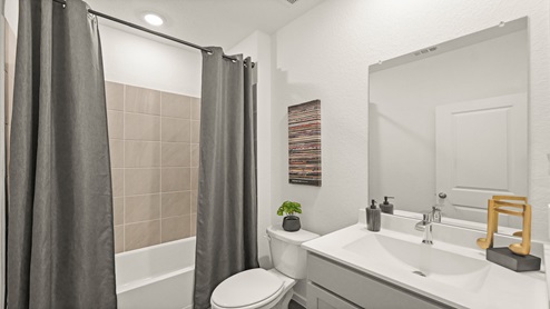 secondary bathroom with tub/shower combo