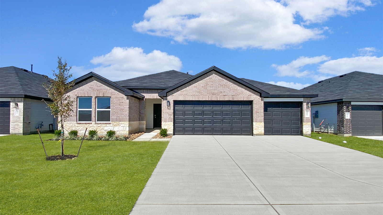 one story home with 3 car garaage