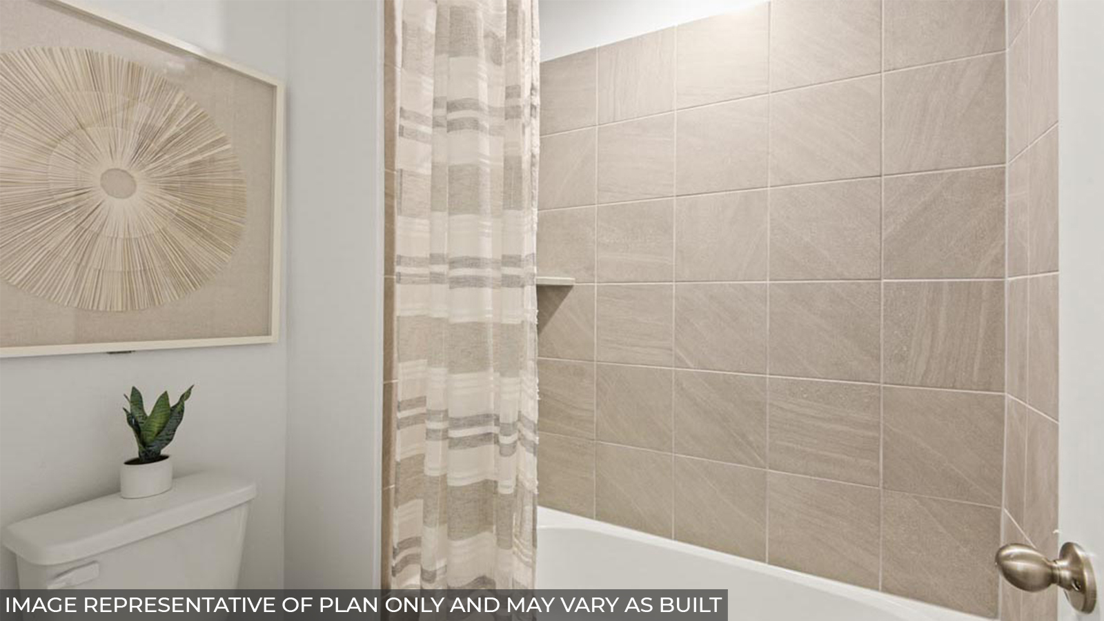 Secondary bathroom with shower/tub combo