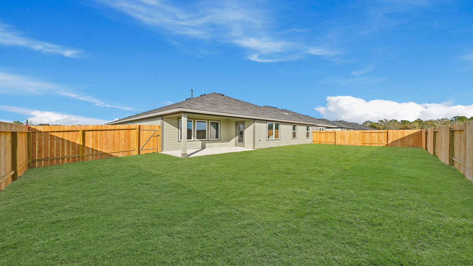 covered patio with overhead lighting