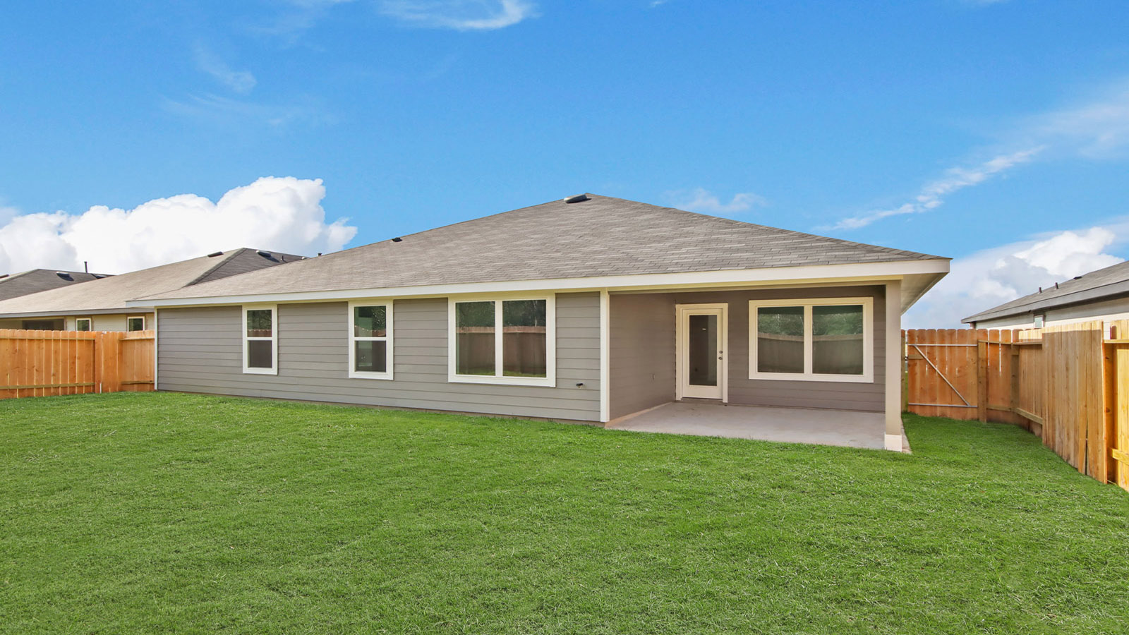 covered patio with overhead lighting