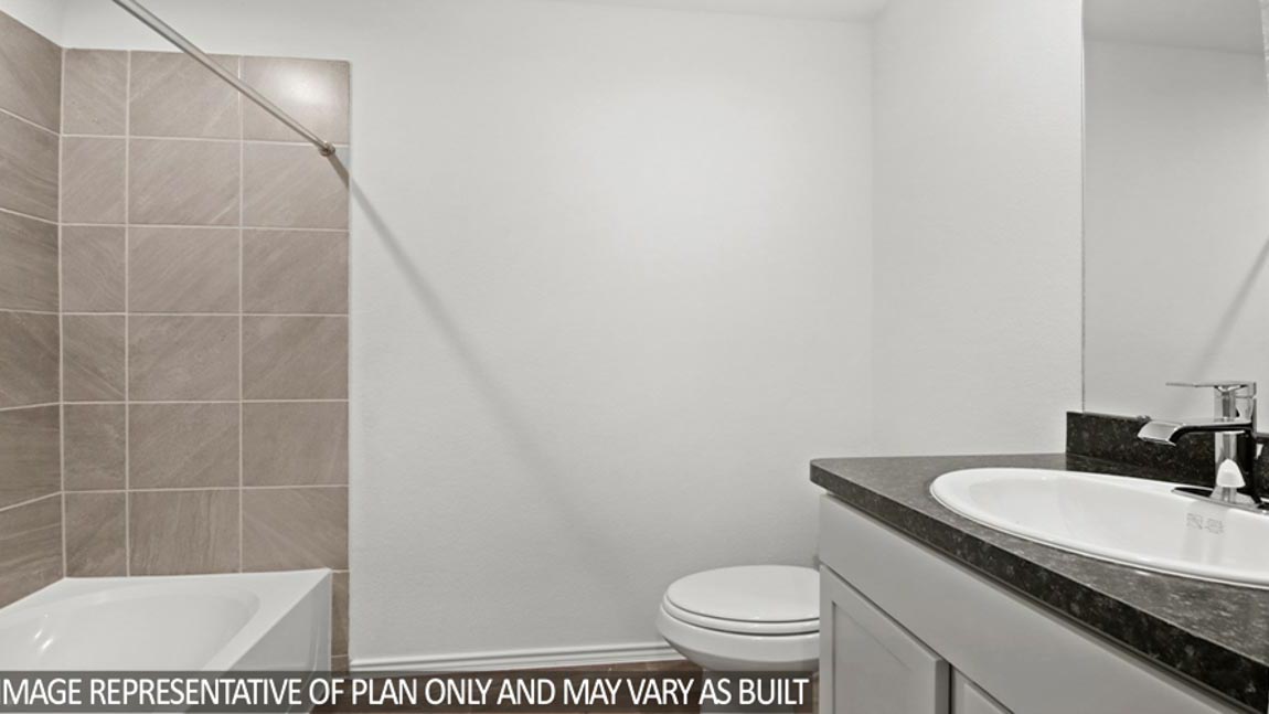 Secondary bathroom with tub/shower combo