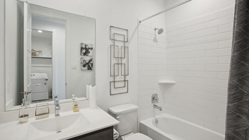 Secondary bathroom with tub/shower combo