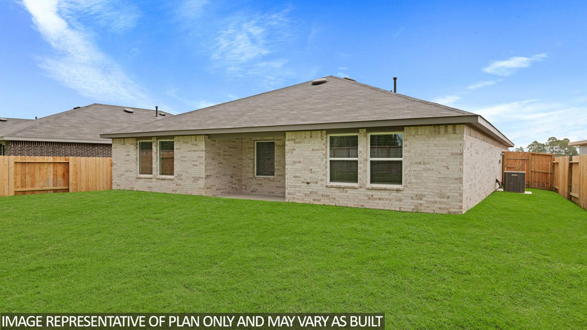 Spacious backyard with back patio and overhead light.
