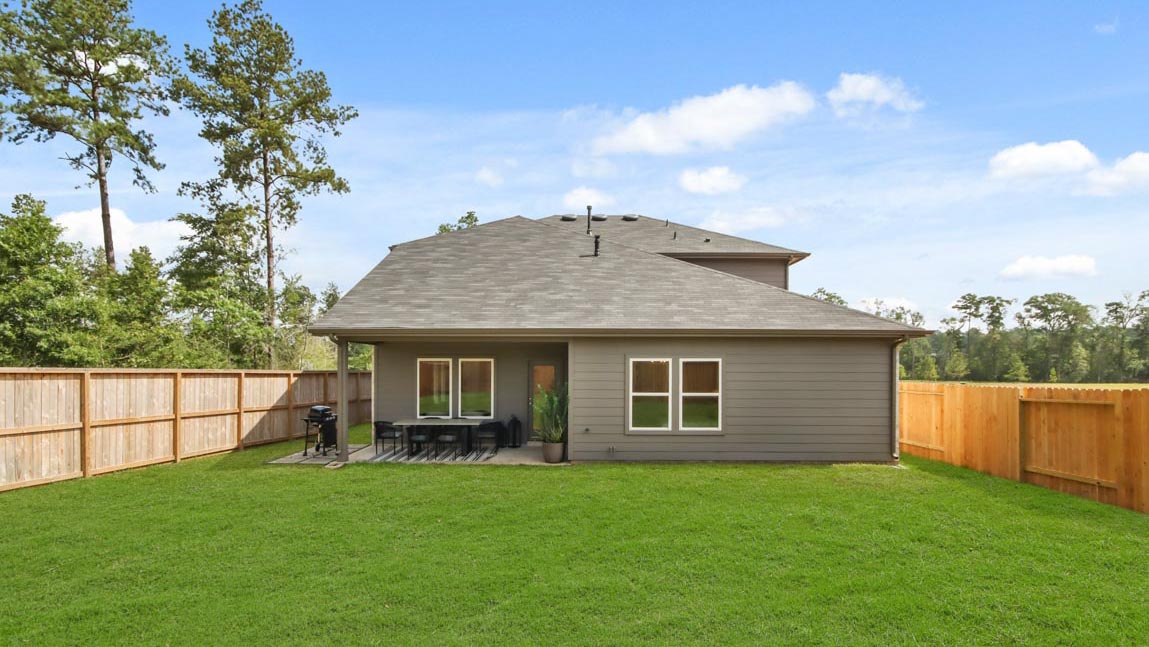 Spacious backyard with back patio and overhead light.