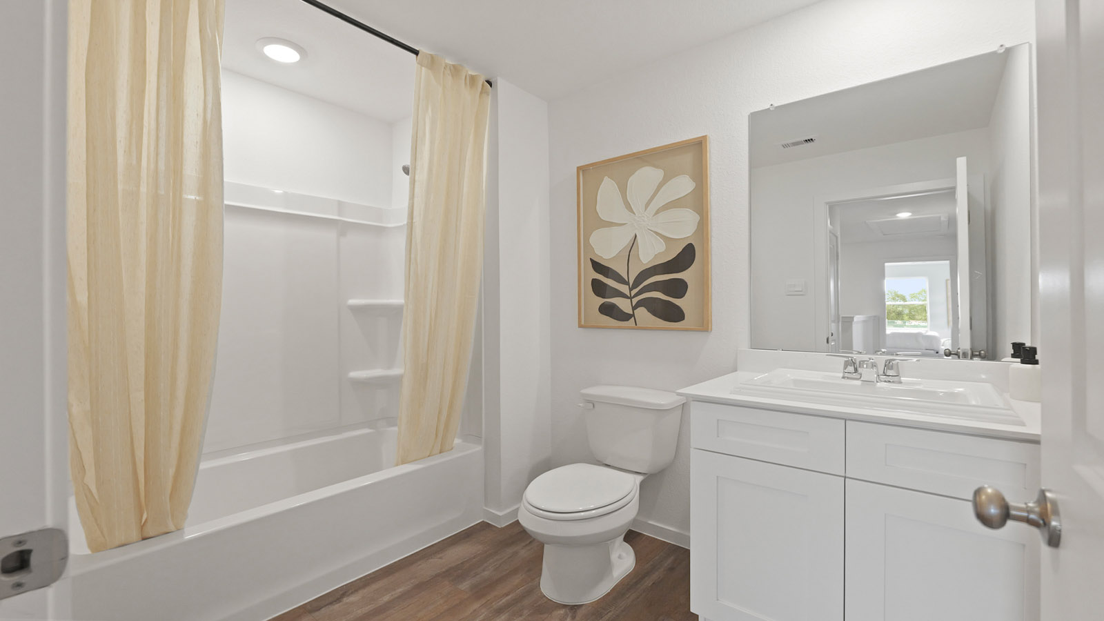 Secondary bathroom with a tile tub/shower combo and vinyl flooring.