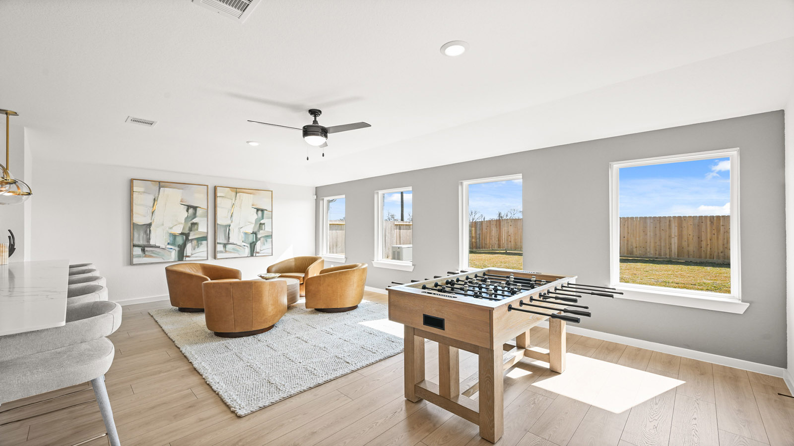 entertainment room with vinyl flooring