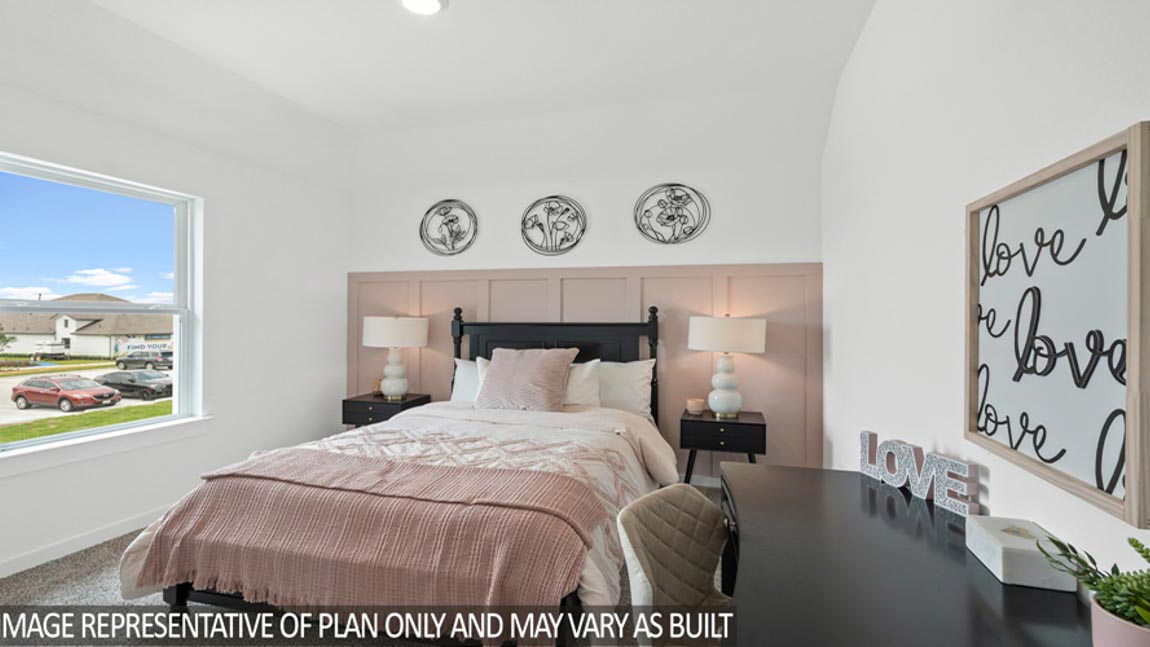 Secondary bedroom with carpet flooring
