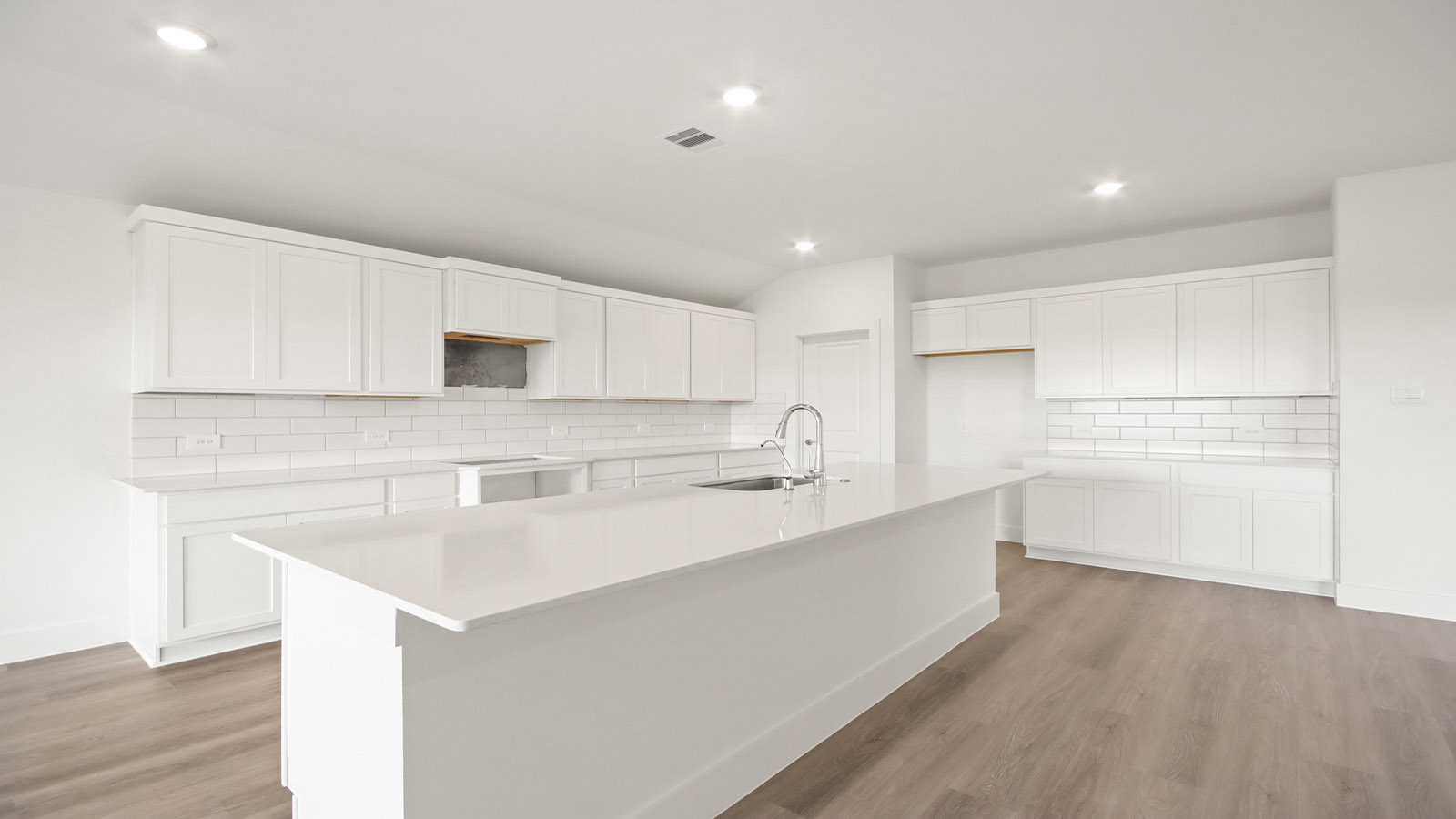 Grand kitchen with island