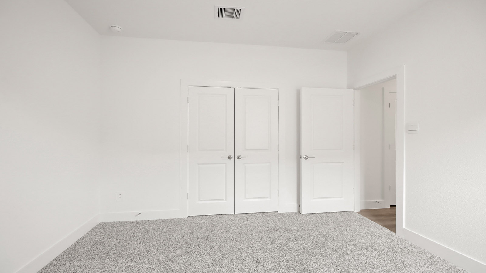Large secondary bedroom