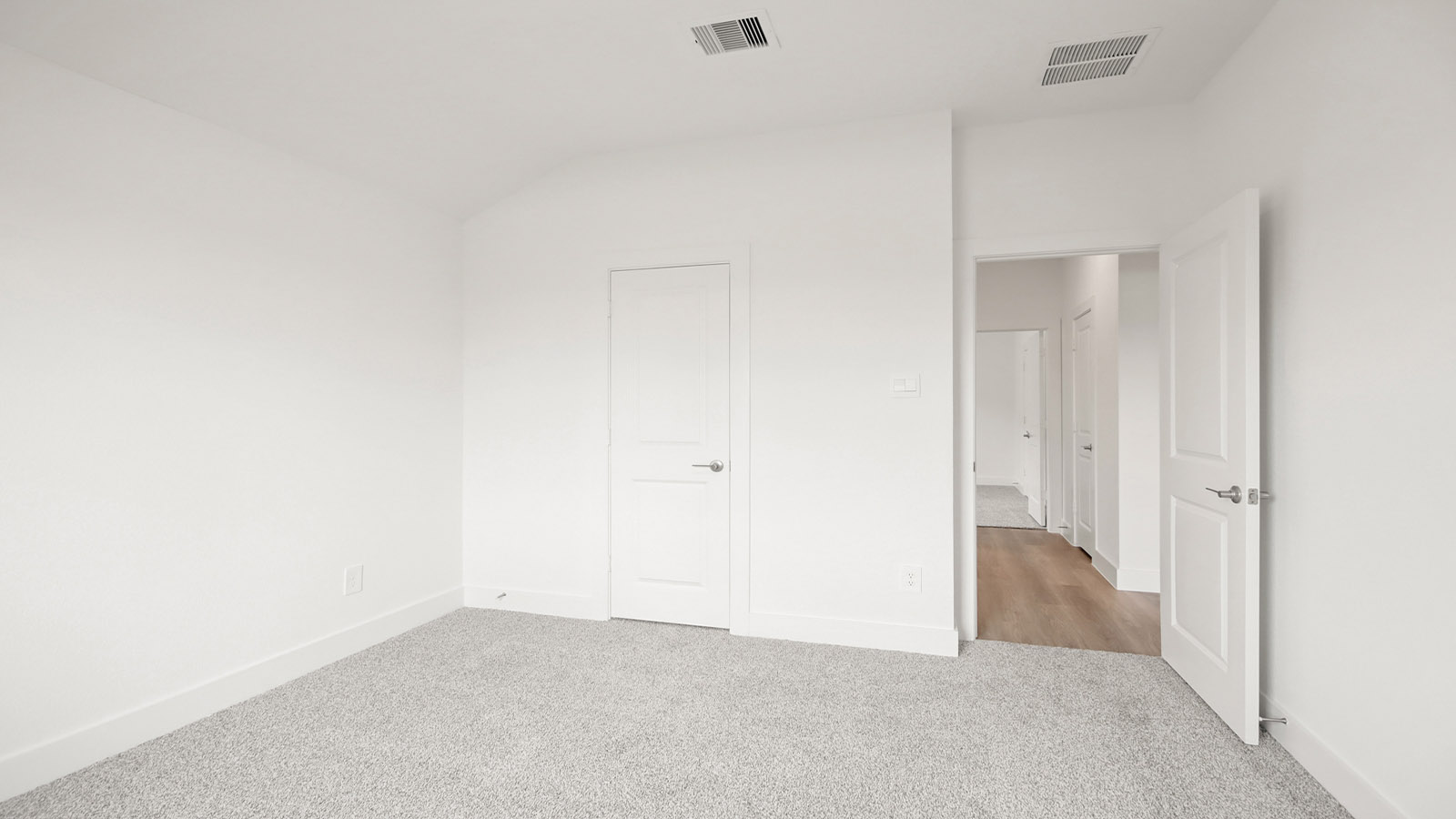 Large secondary bedroom