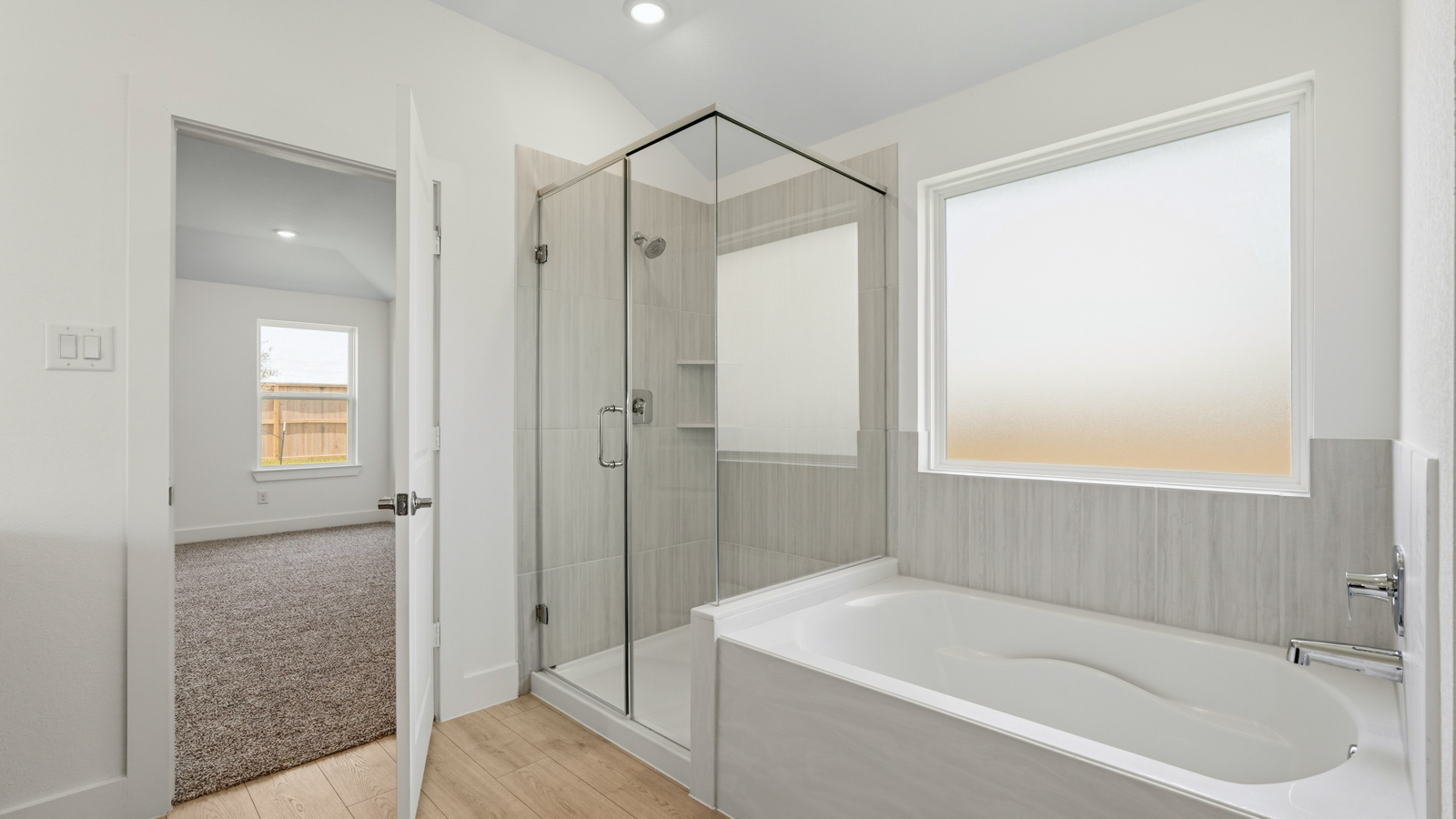 Secondary bathroom with tub/shower combo