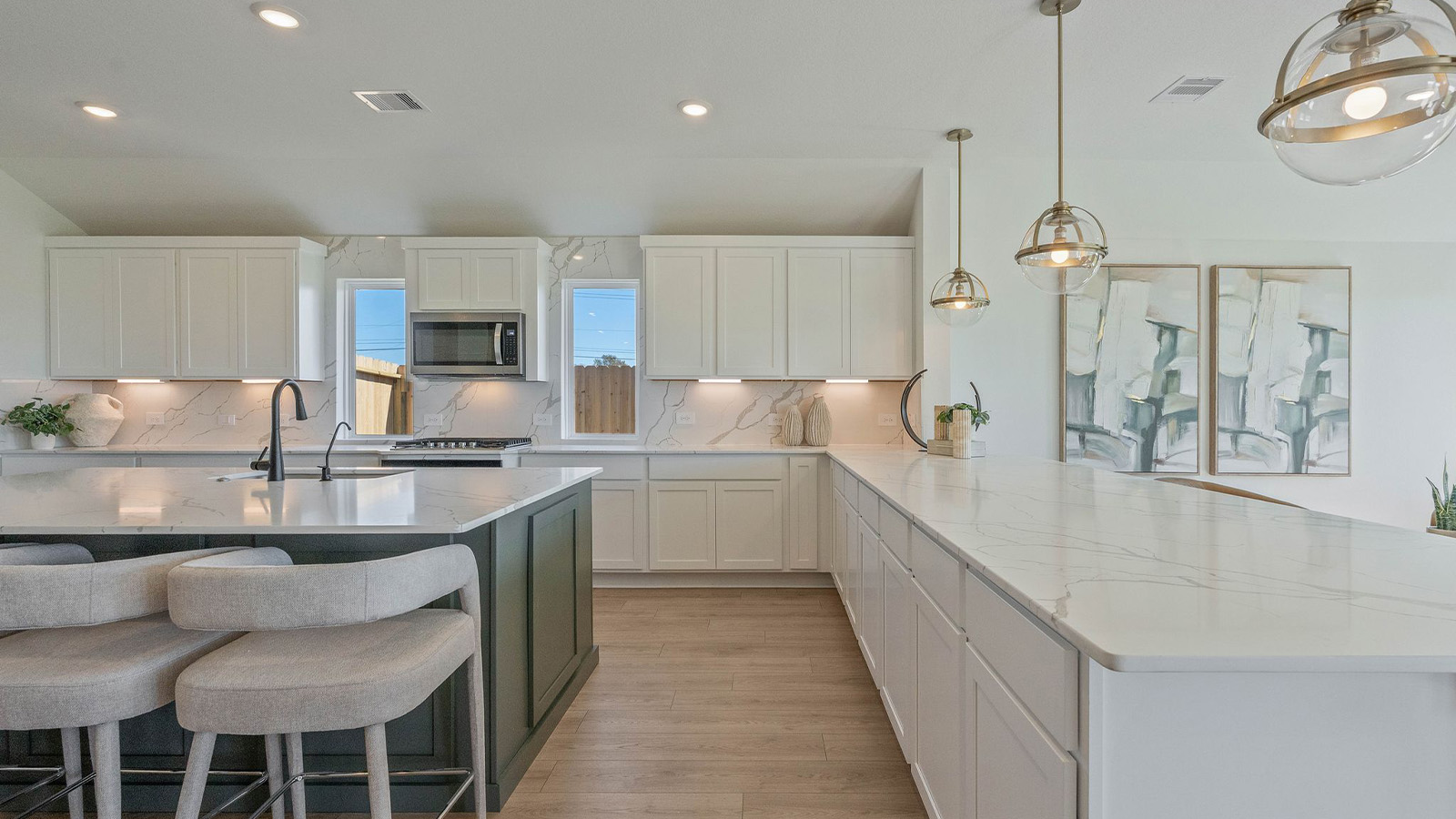 L- shaped kitchen with an island