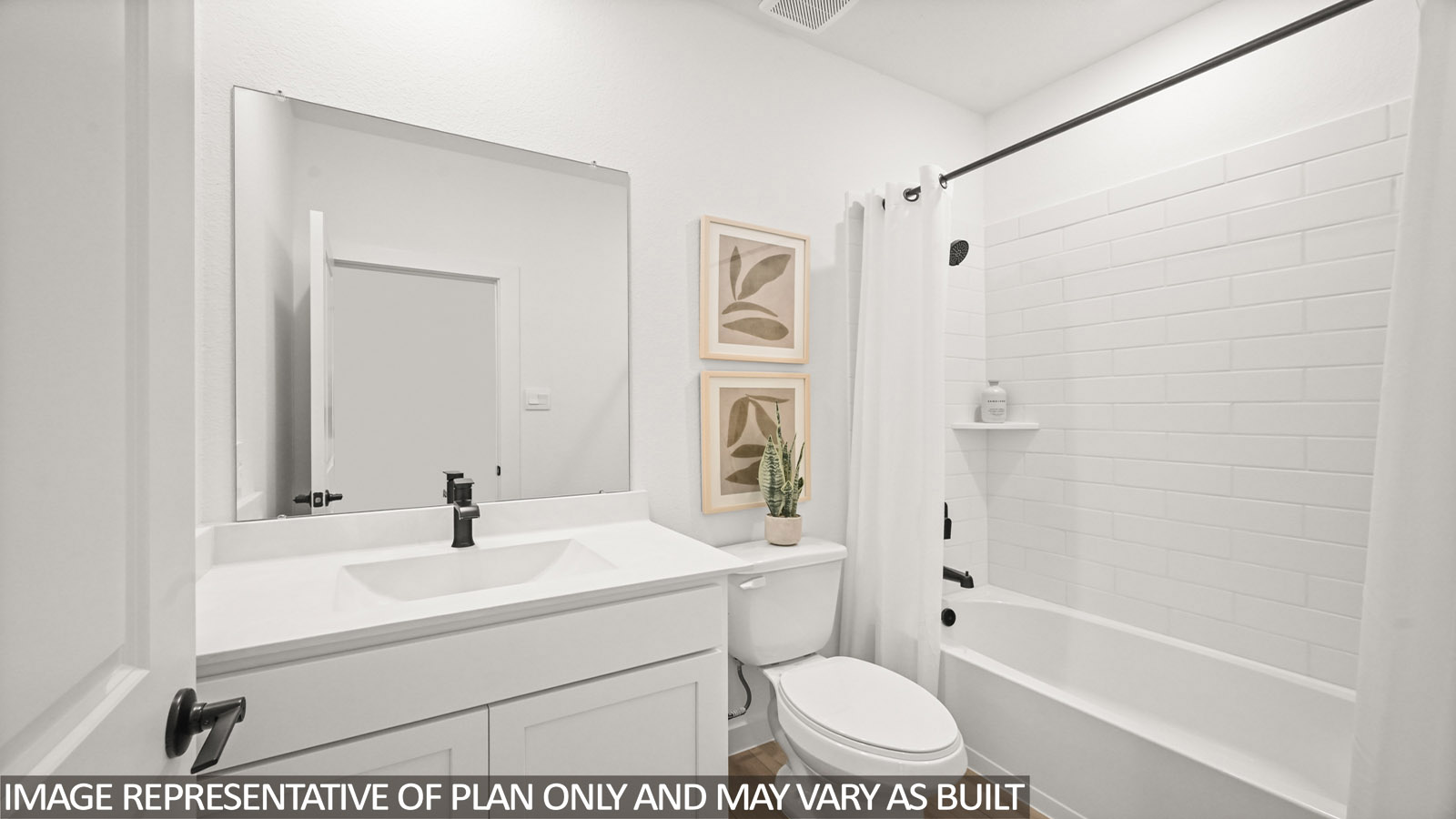 Secondary bathroom with tub/shower combo