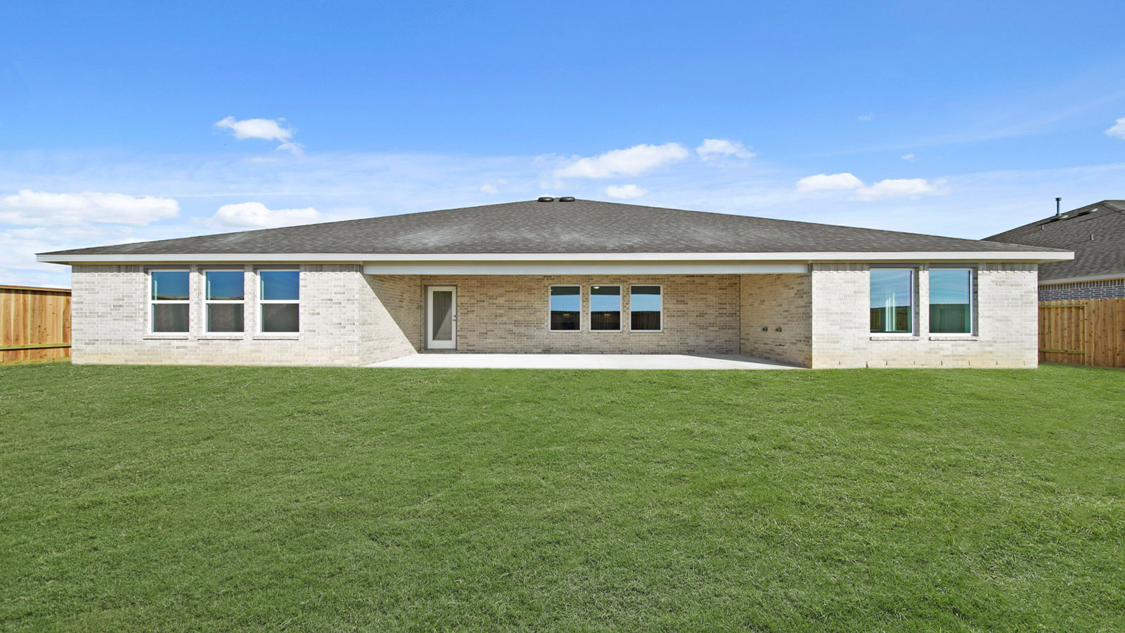 covered patio with overhead lighting